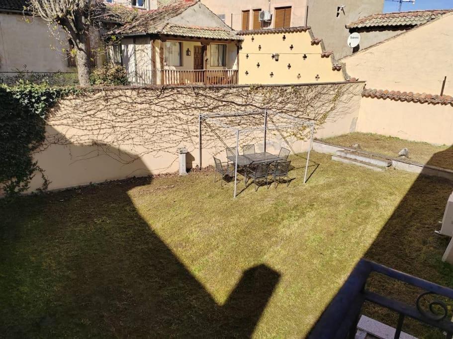セゴビア Casa Bajo El Acueducto Con Plaza De Garajeヴィラ エクステリア 写真