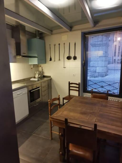 セゴビア Casa Bajo El Acueducto Con Plaza De Garajeヴィラ エクステリア 写真